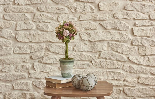 Ziegelwand Hause Tanne Ornament Und Accessoire Stil Buch Vase Von — Stockfoto