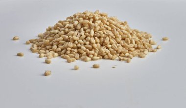 Kuru bakliyat tohumları arka planda izole