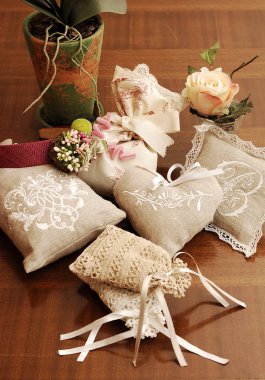 Ev dekorasyonu köknar ve süs natürmort