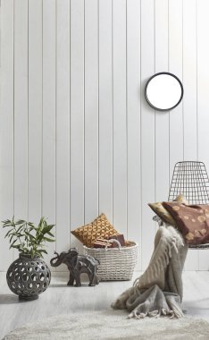 modern sandalye, beyaz oturma odasında beyaz duvar 