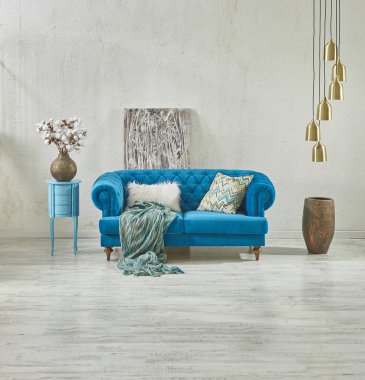 ahşap zemin, iç stil ile klasik oturma odasında turkuaz kanepe