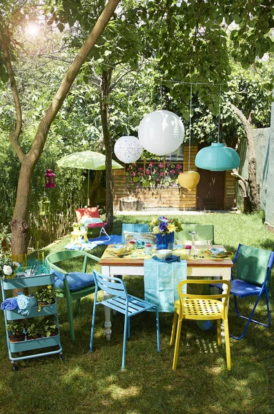現代のバルコニーと庭の家のスタイル 静物画 緑の詳細 — ストック写真