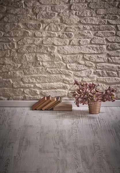 Ziegelsteinmauer Konzept Mit Büchervase Der Pflanze — Stockfoto