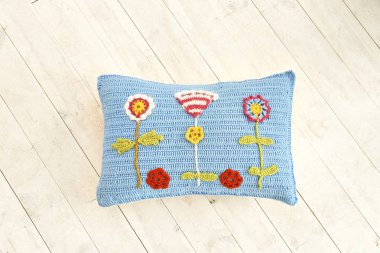 Lamba koltuğu ile dekoratif natürmort konsept, farklı stil arka plan.