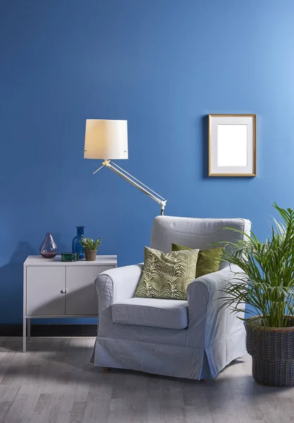 Quarto Azul Parede Sofá Quadro Mesa Trabalho Poltrona Decoração Armário — Fotografia de Stock