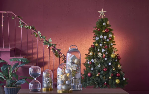 Christbaumschmuck Accessoires Auf Dem Holztisch — Stockfoto