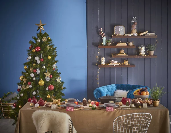 Sala Estar Natal Com Árvore Sofá Conjunto Móveis Azul Poltrona — Fotografia de Stock