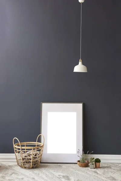 Chambre Murale Bleu Foncé Avec Coussin Chaise Lampe Tapis Design — Photo