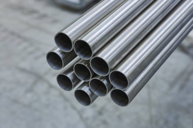 Metal çelik profil ve borular. Sanayi üretimi