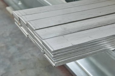 Metal çelik profil . Sanayi üretimi