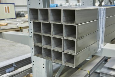 Metal çelik profil . Sanayi üretimi