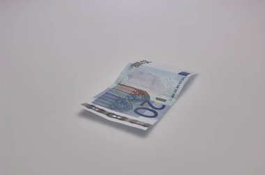 Arka planda para biriktir, kapat