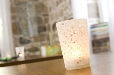 Dekoratif duvar odası ve ev aksesuarı tarzı, durgun yaşam, koltuk yastığı çerçevesi iç mimarisi.