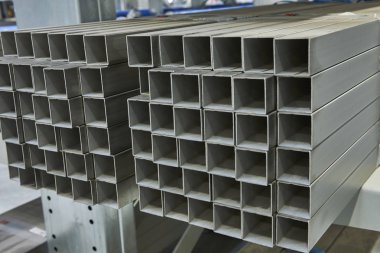 Metal çelik profil . Sanayi üretimi