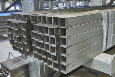 Metal çelik profil . Sanayi üretimi