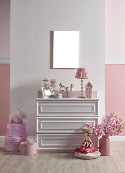 粉红色白色墙壁和装饰室内设计为家居和儿童房 卧室设计 — 图库照片