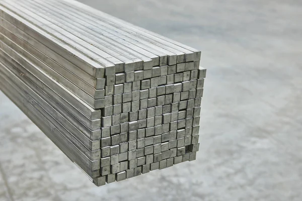 Metal çelik profil . Sanayi üretimi