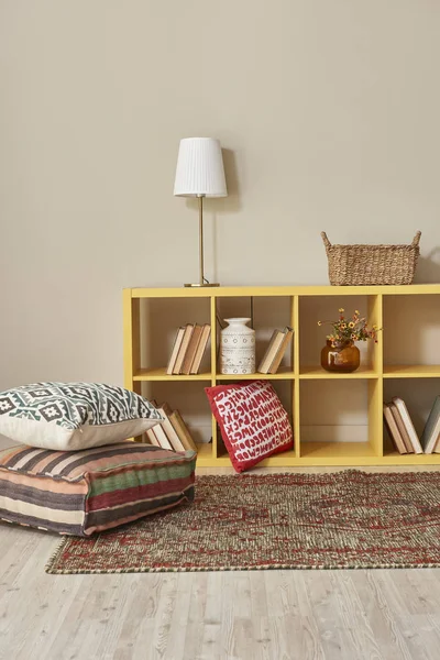 Habitación Interior Moderna Con Muebles Agradables Interior Libros —  Fotos de Stock