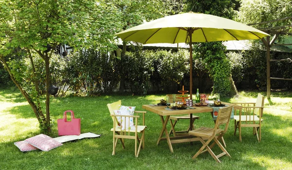 Modern balkon ve bahçe tarzı, durgun yaşam, yeşil ayrıntı.