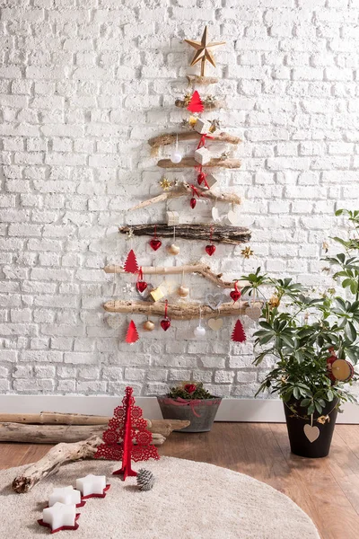 Όμορφη Διακοπές Διακοσμημένο Δωμάτιο Χριστουγεννιάτικο Δέντρο Εσωτερικό Σχεδιασμό Των Πολύχρωμων — Φωτογραφία Αρχείου
