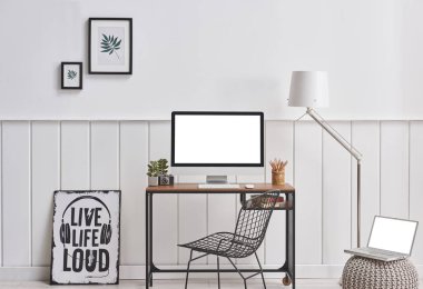 Bilgisayar ekranı beyaz tablo ve çerçeve biçiminde kapat.