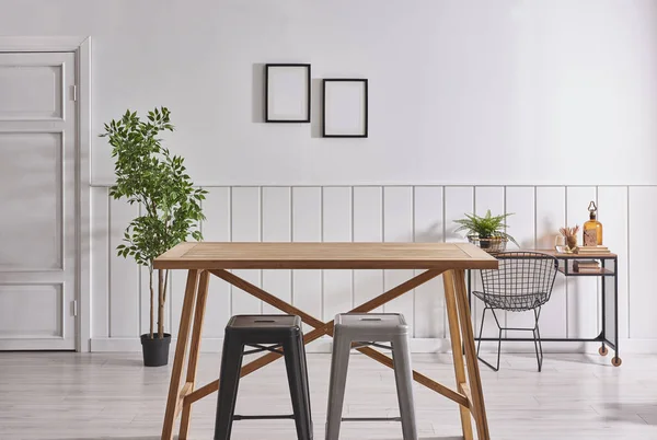 Cadeira Madeira Decorativa Mesa Trabalho Sala Branca — Fotografia de Stock