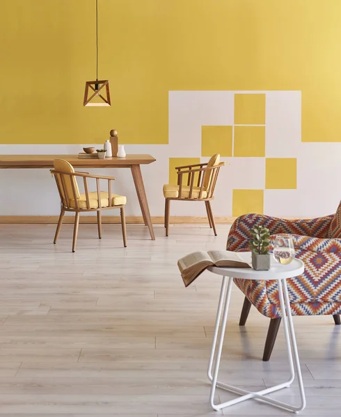 黄色房间 黄色沙发和木制灯饰 — 图库照片