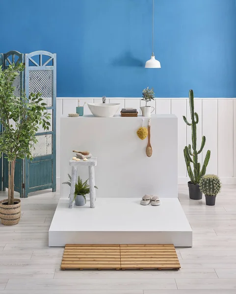 Cerca Estilo Baño Fregadero Pared Azul Blanca Espejo Decoración Spa — Foto de Stock