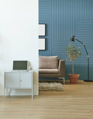 Mavi duvar arkaplanı ve kitap halı çerçevesi ve ev nesnesiyle dekoratif kitaplık.