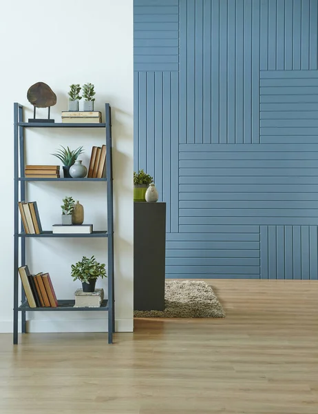 Fondos Pared Azul Estantería Decorativa Con Alfombras Libros Objetos Domésticos —  Fotos de Stock