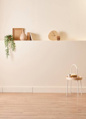 Dekoratif duvar ve arka plan tarzı, ahşap sandalye ve kitap tarzı, bitki ve ev vazosu.