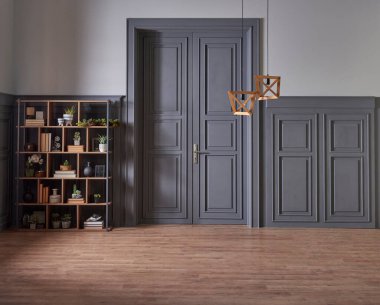 Klasik gri duvar ve kapı tarzında dekoratif ahşap kitaplık, yeşil bitkinin lamba çerçevesi ve vazosu.