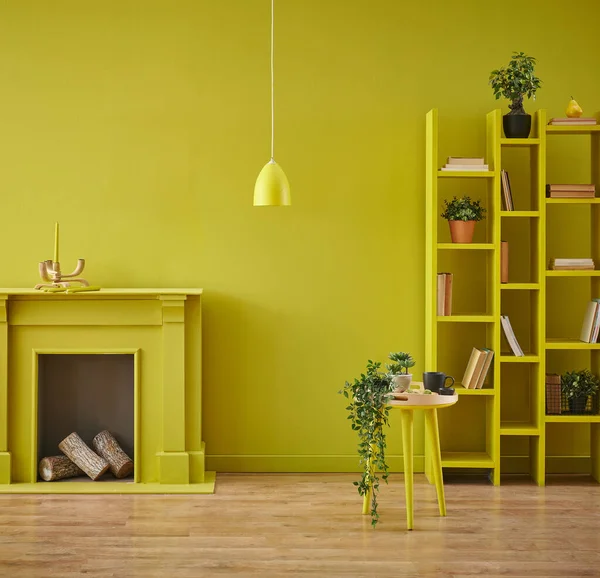 Habitación Amarilla Concepto Interior Chimenea Decorativa Madera Vela Estante Objeto — Foto de Stock