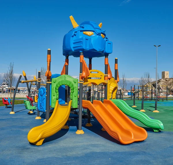 Желтые Синие Горки Качели Парке Современного Нового Стиля — стоковое фото