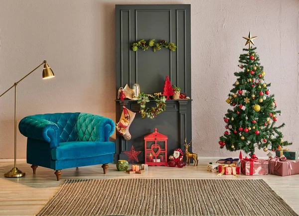 Salón Navidad Frente Pared Piedra Chimenea Clásica Gris Abeto Lámpara — Foto de Stock