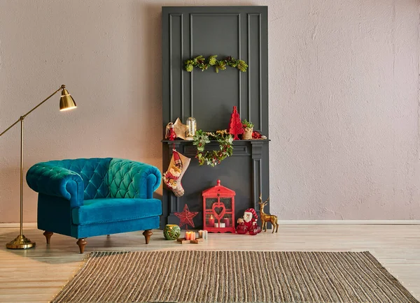 Vánoční Obývací Pokoj Před Kamennou Zdí Šedým Klasickým Krbem Jedlí — Stock fotografie