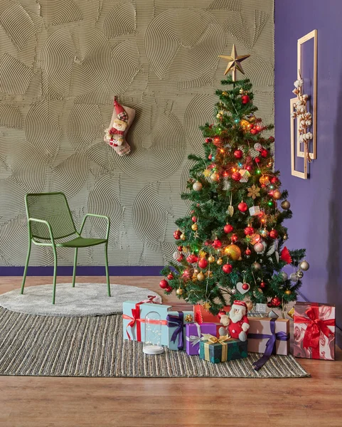 Weihnachten Neujahr Interieur Mit Grauer Steinmauer Hintergrund Geschmückter Tanne Grünem — Stockfoto