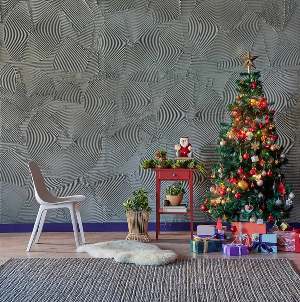 Weihnachten Neujahr Interieur Mit Grauer Steinmauer Hintergrund Geschmückter Tanne Stuhl — Stockfoto