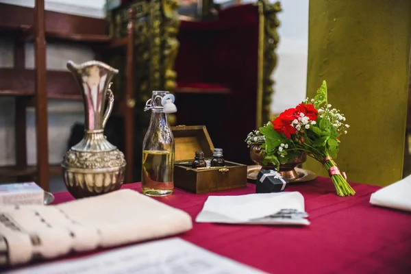 Bir kilisede vaftiz için ayarla