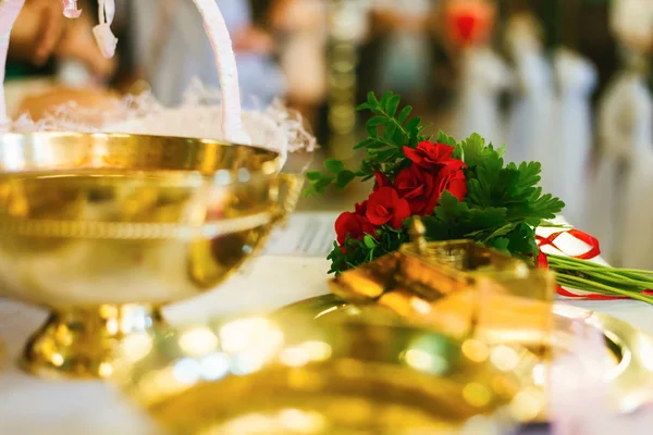 Bir kilisede vaftiz için ayarla