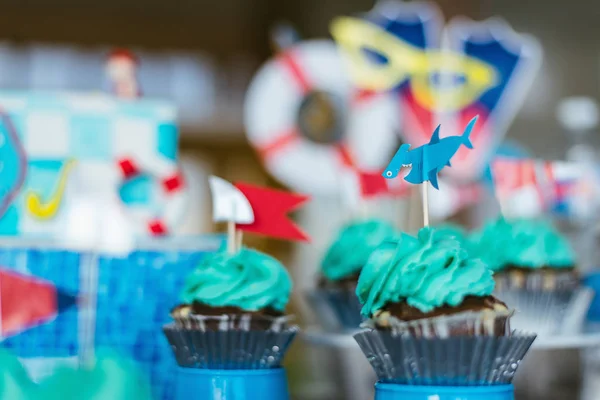 Birthday Cupcakes Med Haj Dekoration — Stockfoto