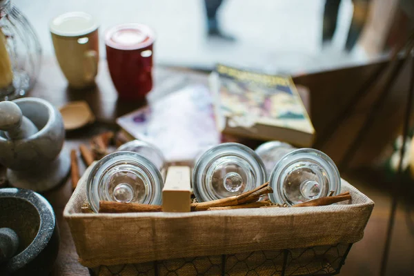 bir kutu içinde Cam Kavanoz