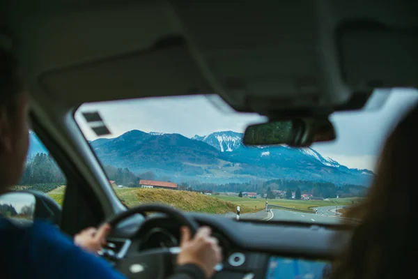 Couple Car Getting Ready Travel Checking Navigation — Stock Photo, Image