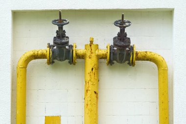 Uzun bir boru, tipik yeraltı, petrol, gaz, vs. taşımak için. uzun mesafeler boyunca