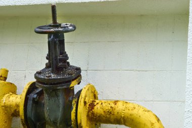 Uzun bir boru, tipik yeraltı, petrol, gaz, vs. taşımak için. uzun mesafeler boyunca