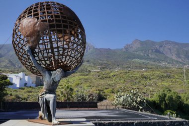 Guirmar Piramitler, Tenerife, Atlas heykeli. İspanya.