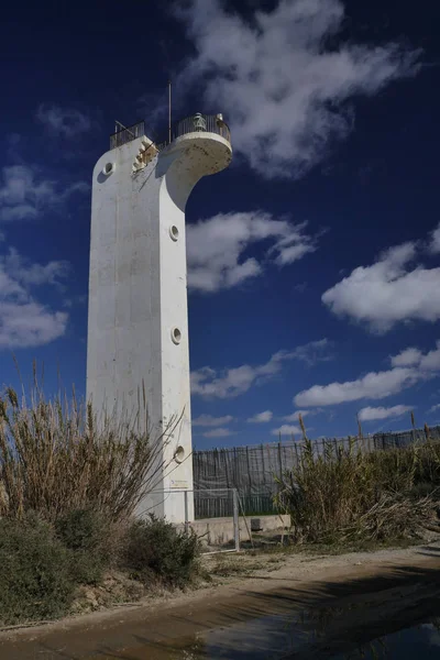 Kare fener kabinlerin, İspanya ile inşa