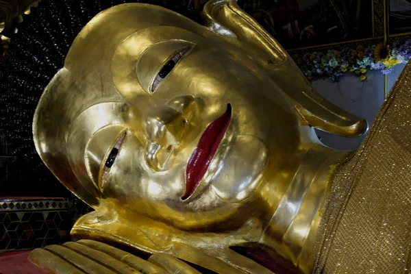Gouden Hoofd Van Liggende Boeddha Wat Phra Pan Chiang Mai — Stockfoto