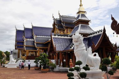 Tapınak binaları ve heykelleri, Wat Ban Den, Chiang Mai, Tayland.