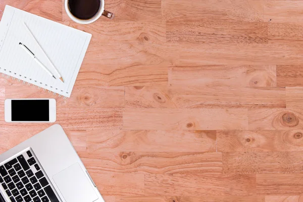 Mesa Escritorio Oficina Moderna Madera Con Computadora Portátil Teléfono Inteligente — Foto de Stock